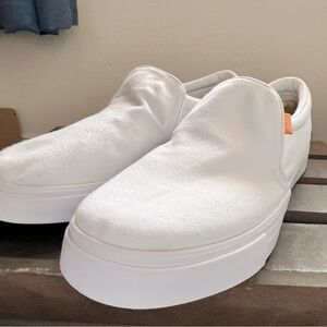 NEW Nike White unisex canvas sneakers. 9.5M 11W.